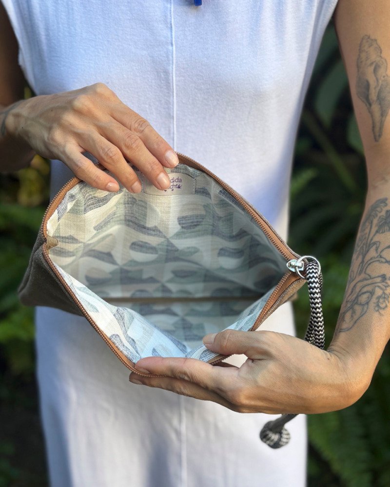 Clutch Desejos_ Força Cinza
