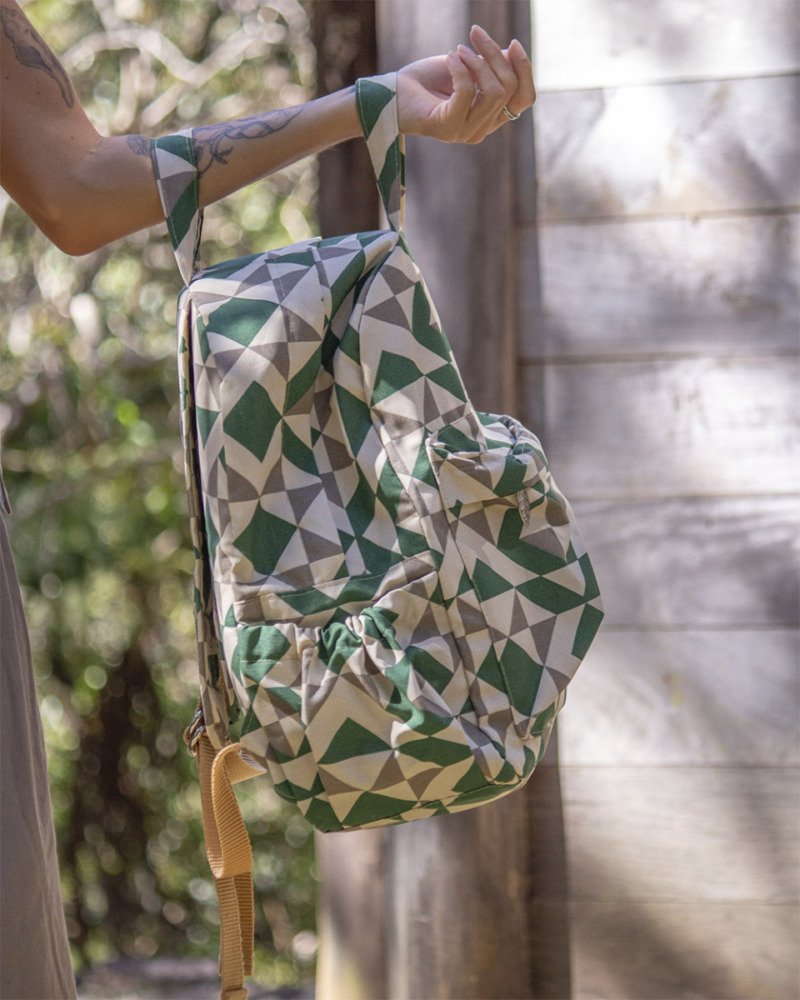 Mochila Bandeirolas