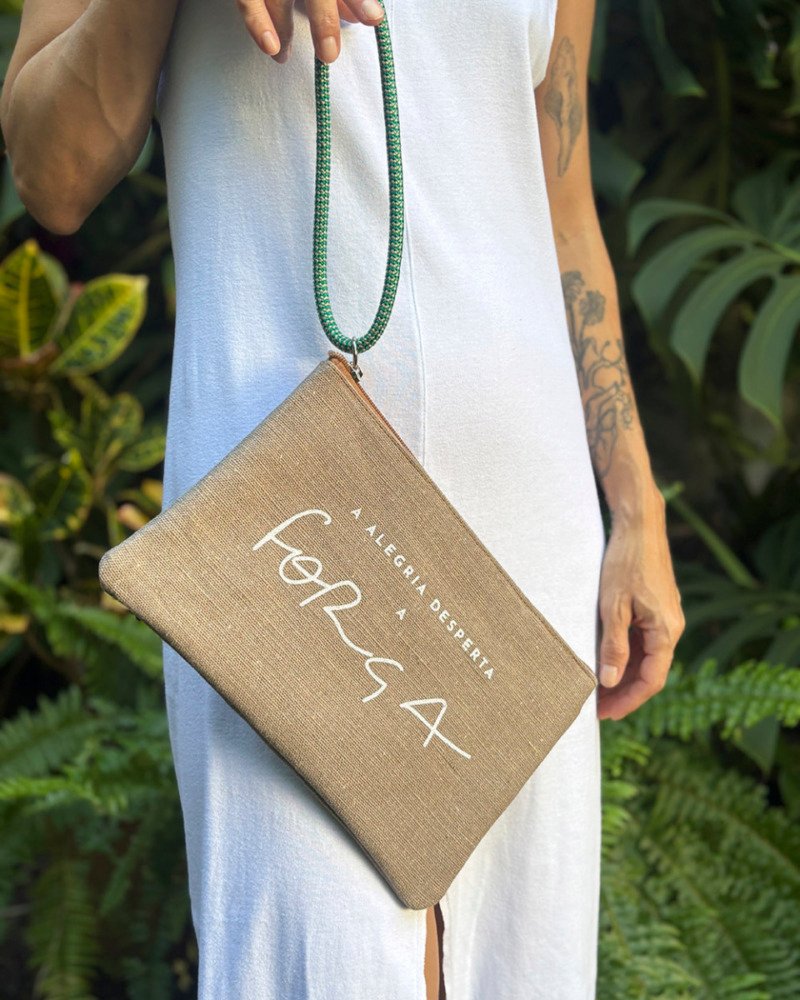 Clutch Desejos_ Força Cinza