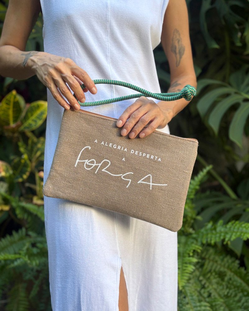 Clutch Desejos_ Força Cinza