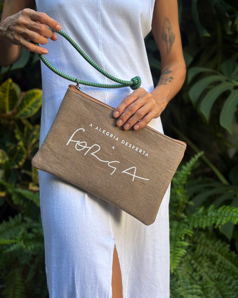 Clutch Desejos_ Força Cinza