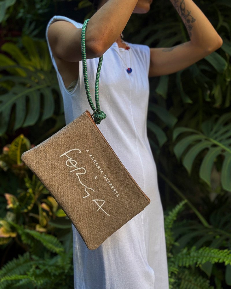 Clutch Desejos_ Força Cinza